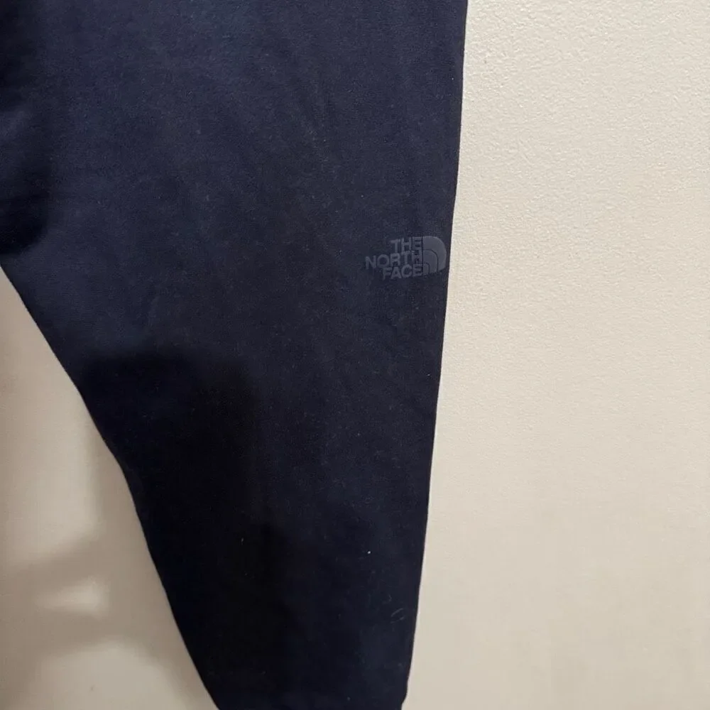 The North Face Men’s Navy Fleeced lined jogger size large